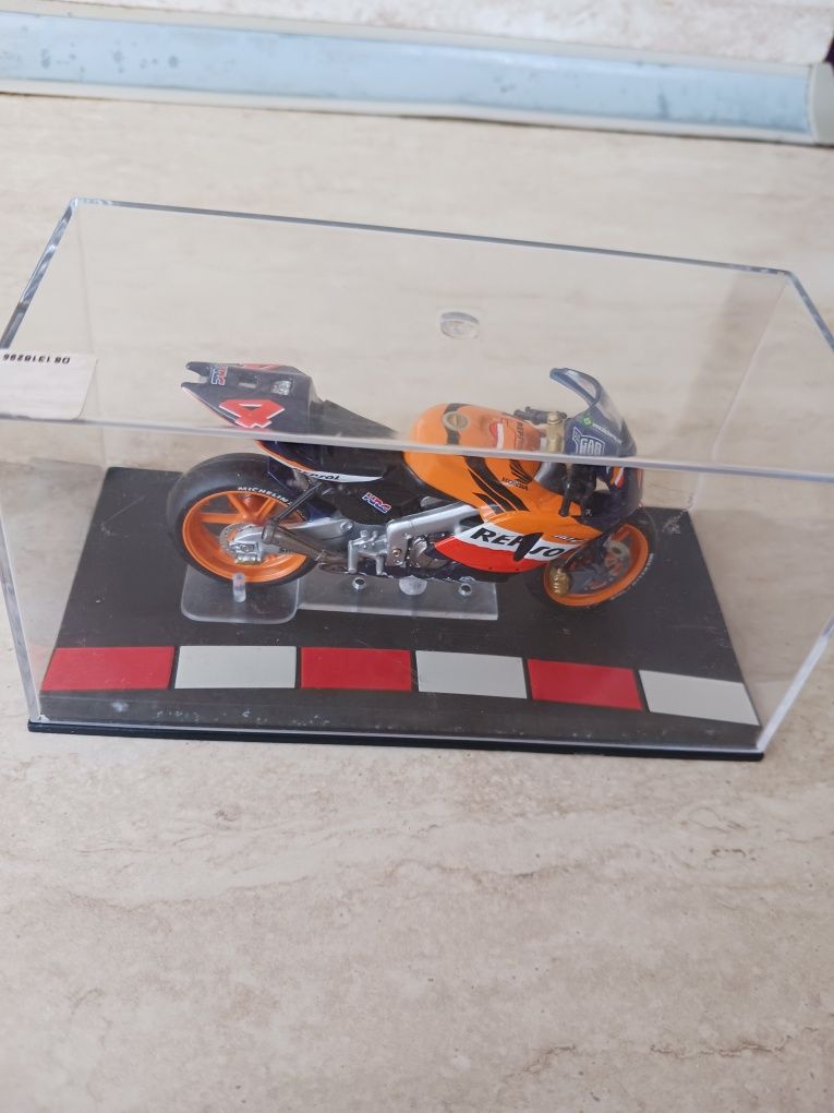 Модели на мотори Honda I Susuki 1/24
