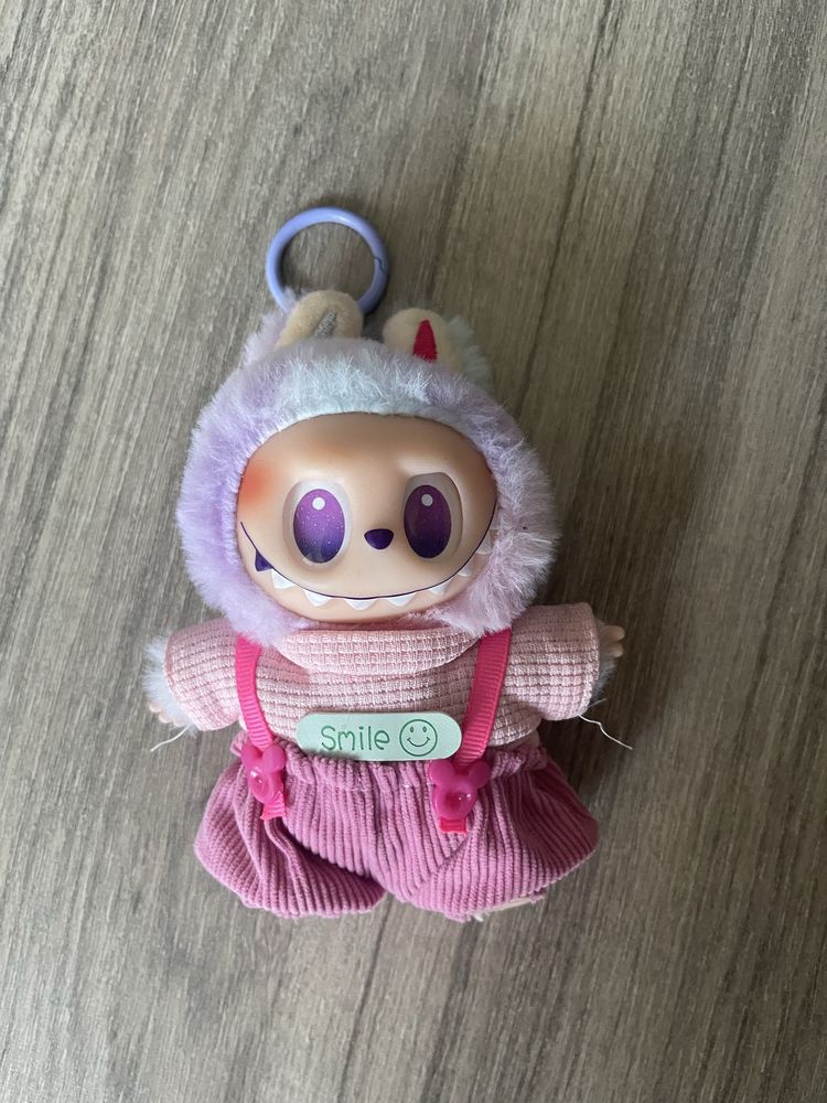 Лабубу с одеждой
