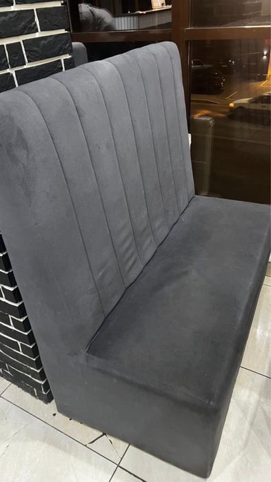 Диваны и столы в хорошем состоянии