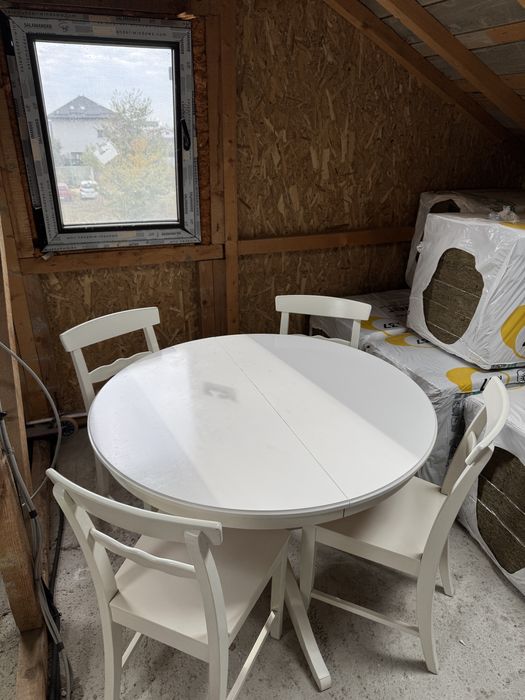 Masa Ikea rotunda extensibila Igatorp 110/155 cm 4 scaune