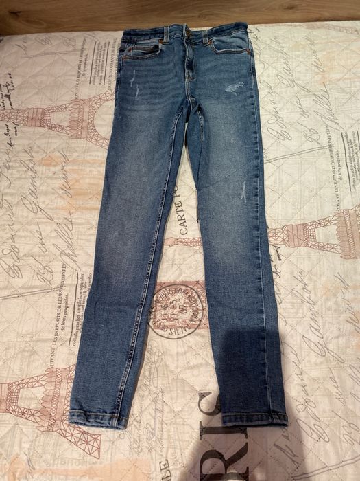 Продавам дамски дънки - чисто нови