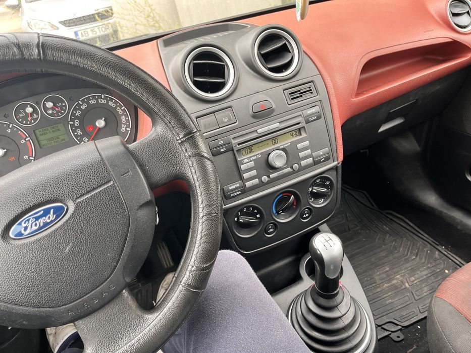 Vand Ford Fiesta 1.6 dezmembrari sau piese