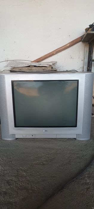 Televizor LG sotiladi  b/u hamma joyi ishlaydi