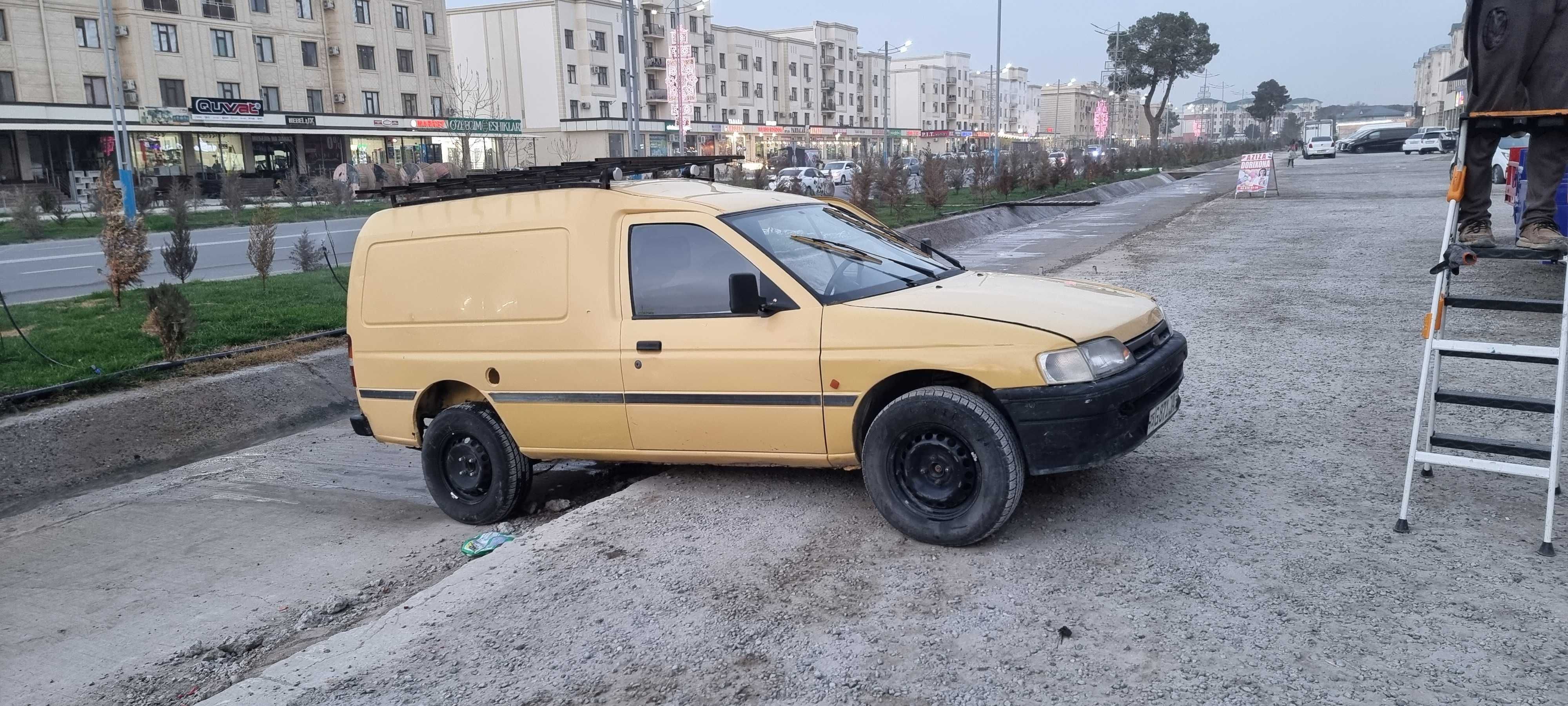 Ford eskord sotiladi 1993 yil