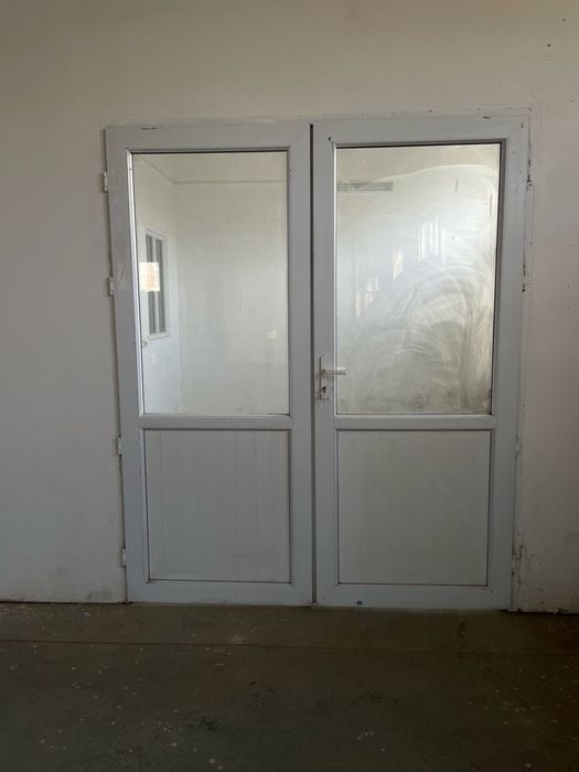 Продается пластиковый дверь