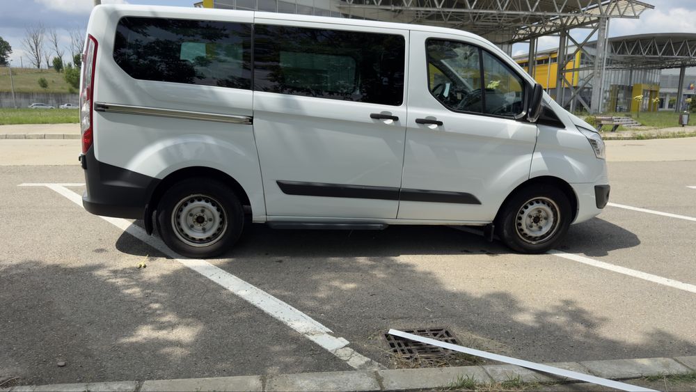 Ford Transit Custom Pasageri 8+1 locuri