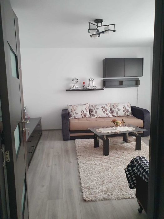 Închiriez apartament