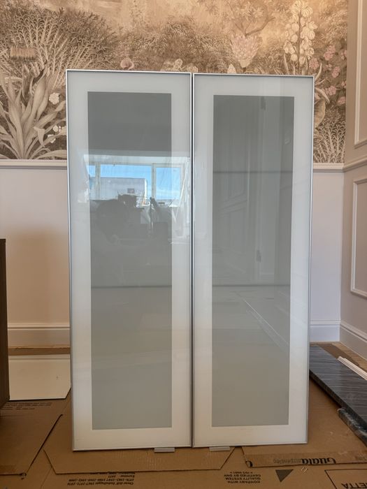 Dulap suspendat ikea cu 2 polite de sticla