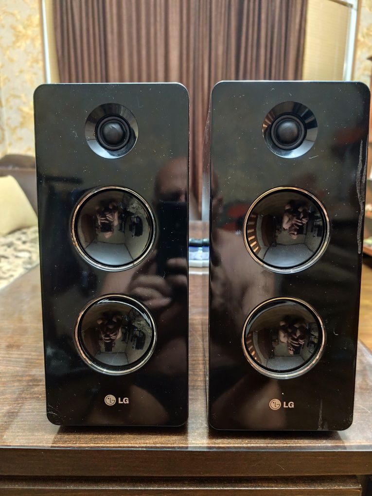 Тонколони LG c вграден буфер