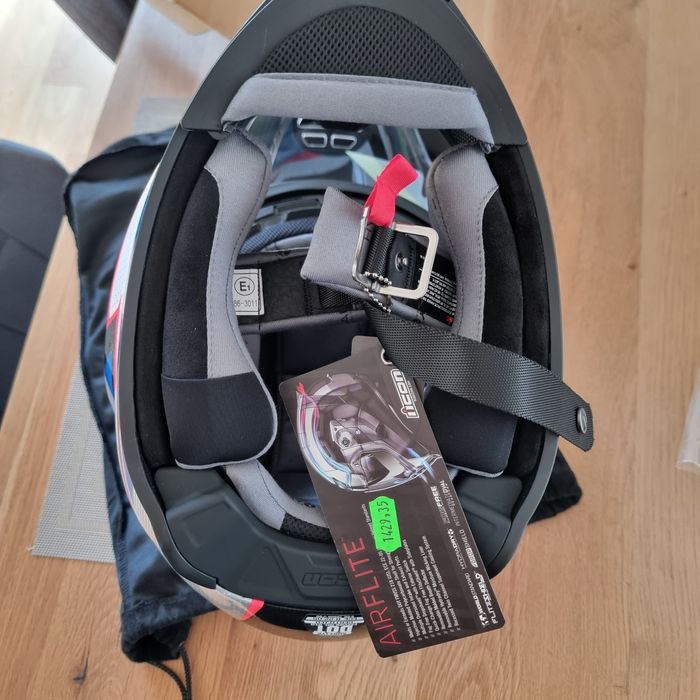 Casca NOUĂ "S" Icon Airflite UltraBolt Glory
