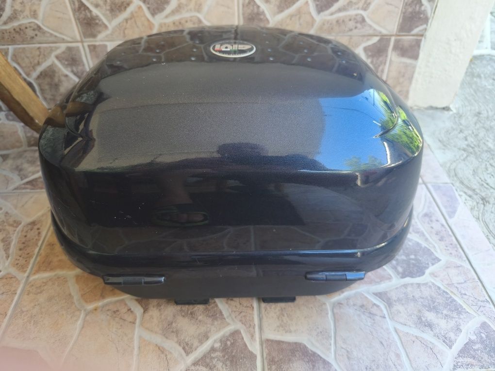 Topcase/Lada +suport moto/scutere Givi