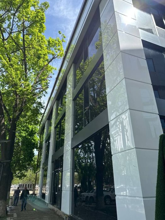 Продаётся здания на первой линии