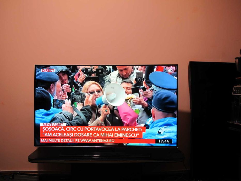 Televizor Led Smart tv curbat Samsung 139cm model UE55H6870