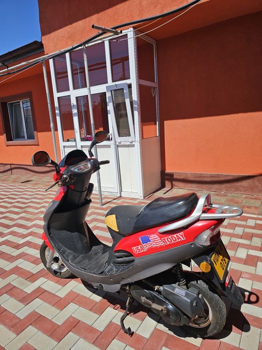 Scuter pe benzina