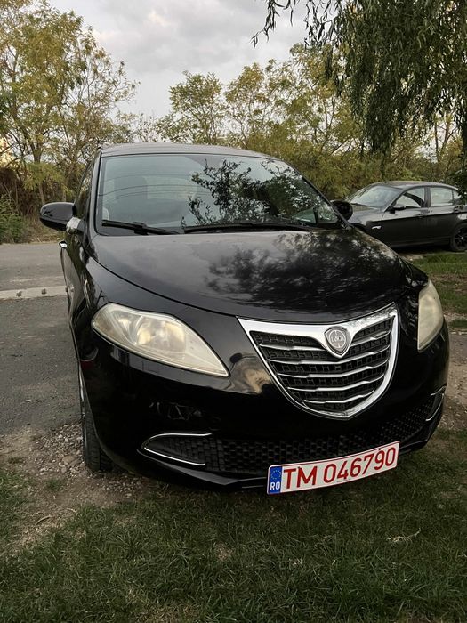 Vând Lancia Ypsilon