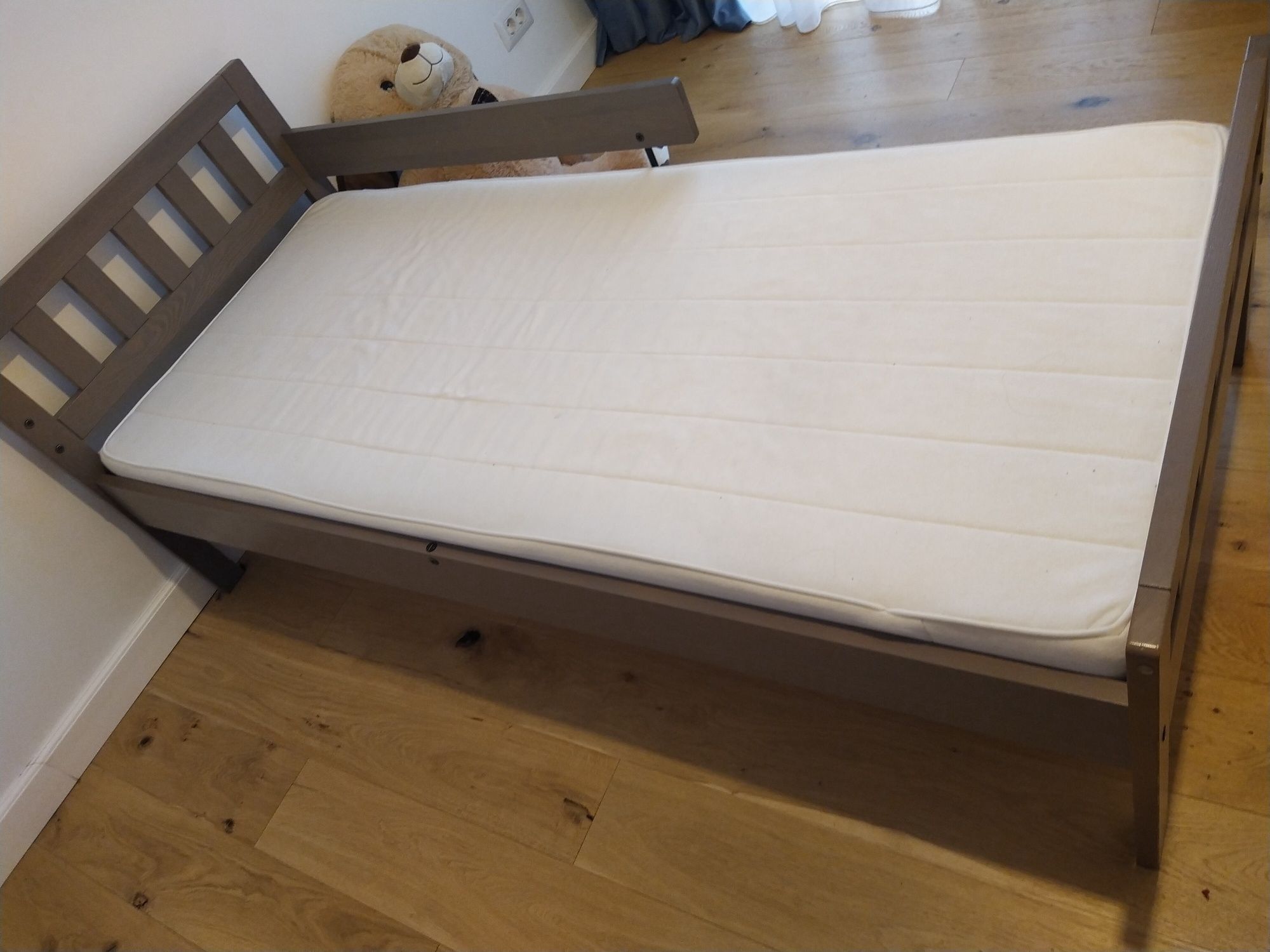 Pat Ikea 70x160 cm, include somiera si saltea