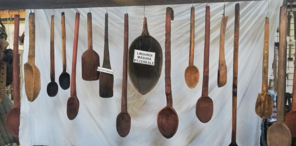 Lingura, ciocan, cos nuiele si altele-toate din lemn, rustice, vintage