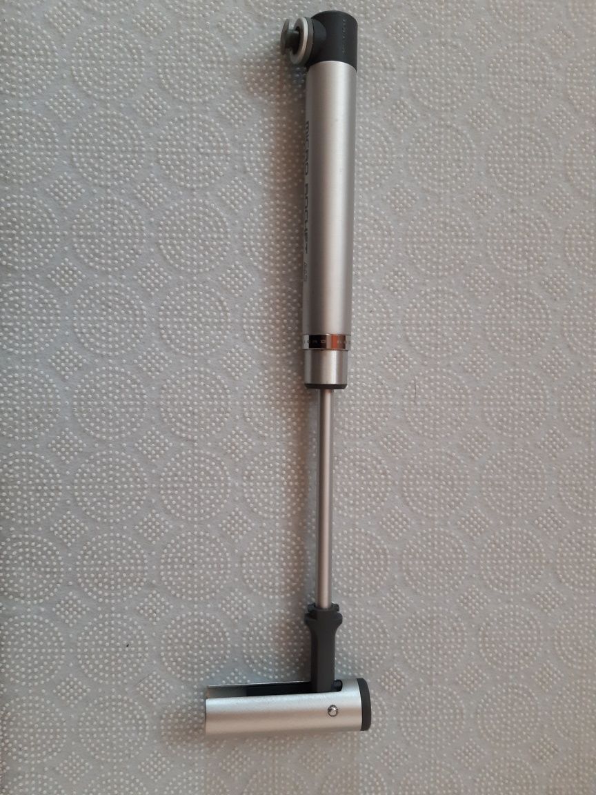 Set pompă mini Topeak Micro Rocket + cameră Continental