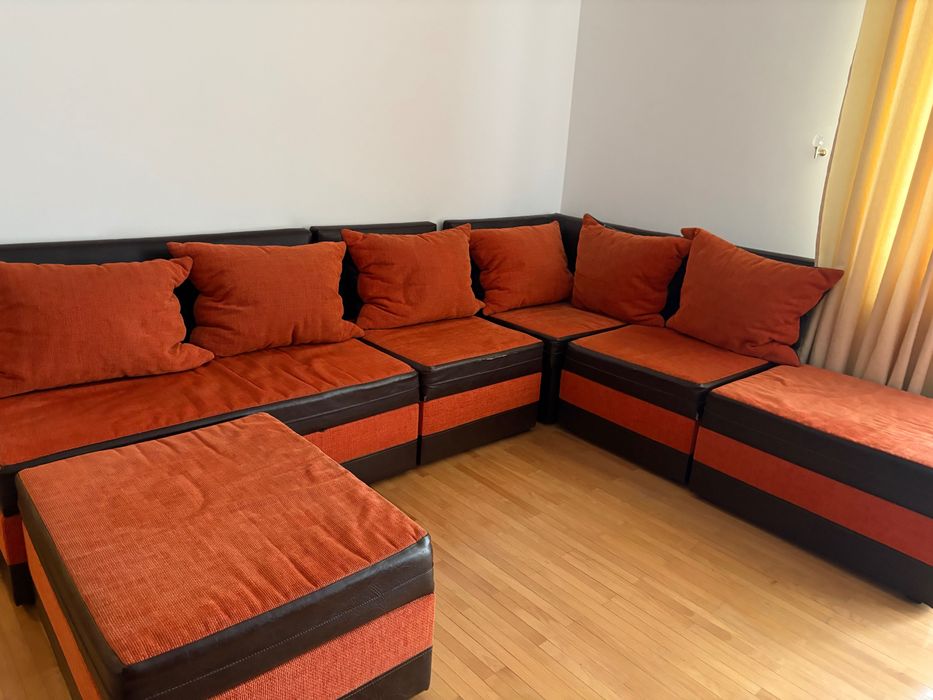 Vând canapea modulară tip colțar, formată din 6 module + taburet mare