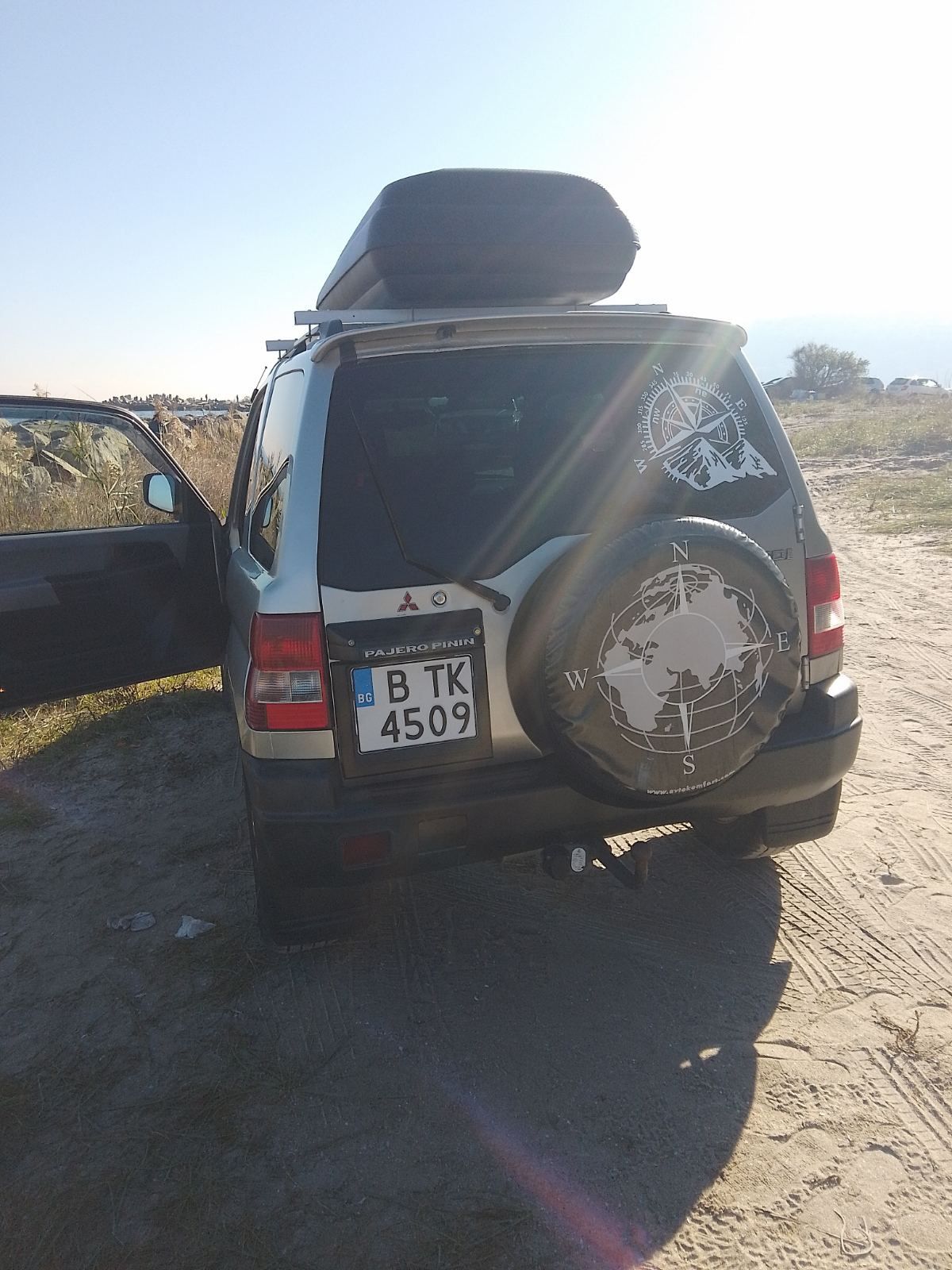 На бензин , автомат със три врати .