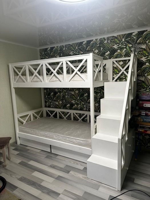 Кровать двухъярусная