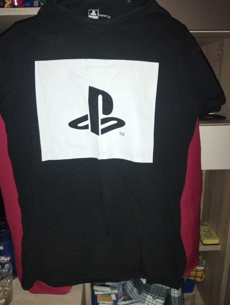 Vând tricou marca PlayStation