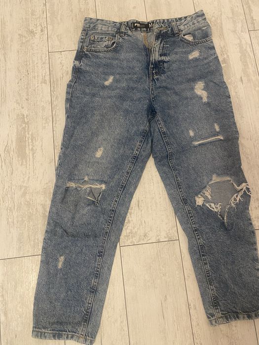 Скъсани дамски дънки