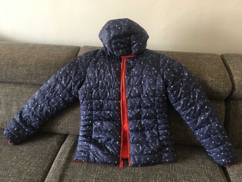 Geaca cu doua fete (rosie si albastra) pentru copil, stare foarte buna