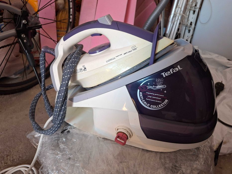 Продавам парна ютия Тефал.