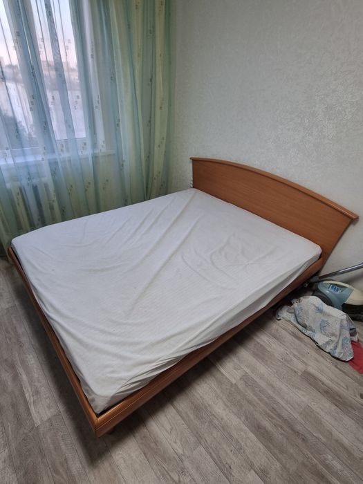 Продам двух спальную кровать