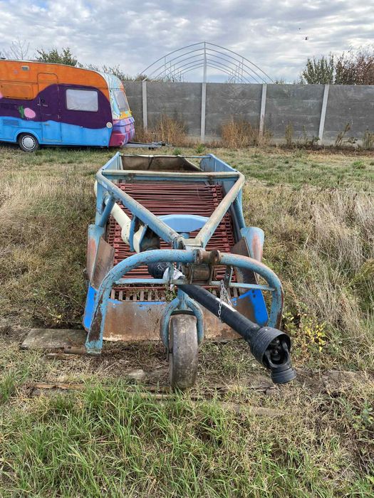 Linie complecta ceapa ,semanatoare,utilaj taiat frunze, masina de scos