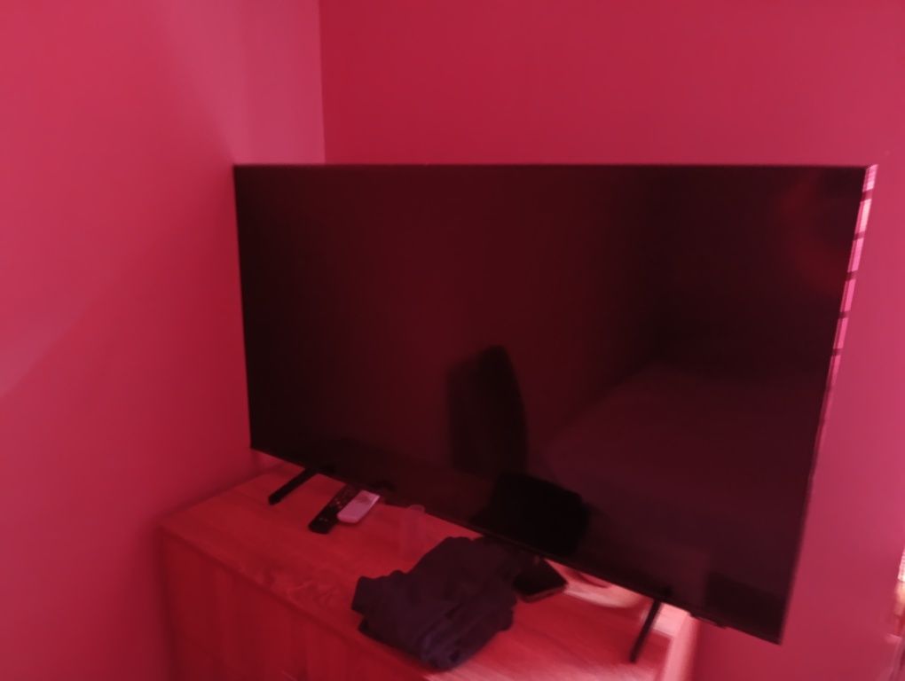 Продавам Samsung 43" QLED повредена матрица