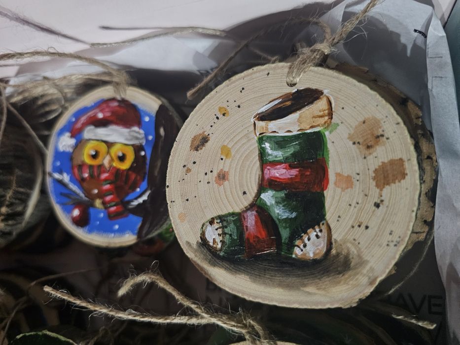 Коледни ръчно рисувани шайби