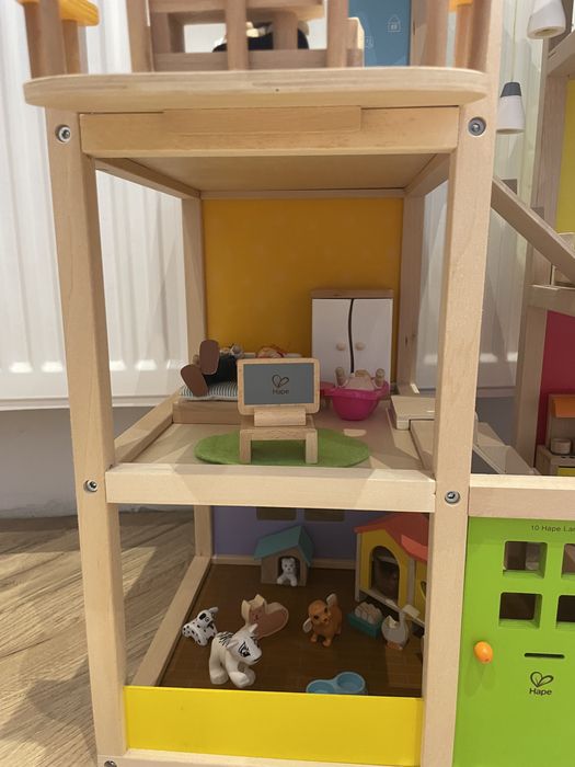 Căsuța de păpuși din lemn natural Hape