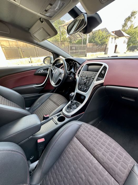 Opel Astra J GTC Innovation