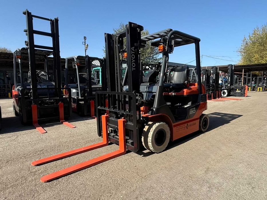 Электрический вилочный погрузчик TOYOTA FB20 с Японии