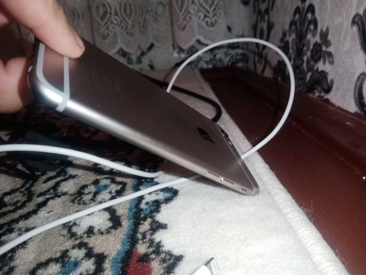 Iphone 6s sastiyanasi    zur  bitta batariya alishgan