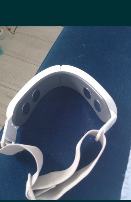 Лифтинг вибрационен масажор за стягане на кожата и двойна брадичка