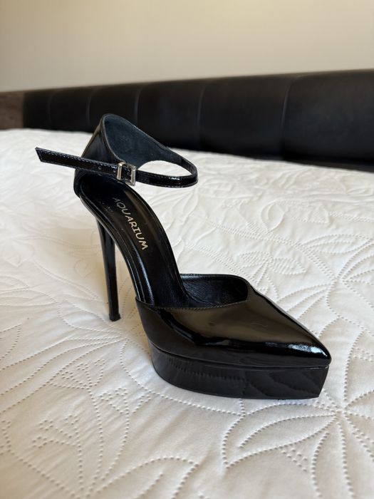 Черни обувки на висок ток