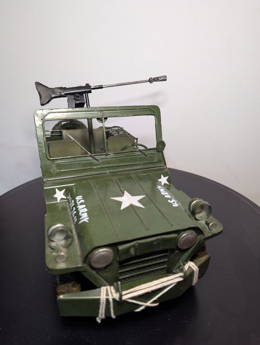 Джип Уилис мащаб 1:18