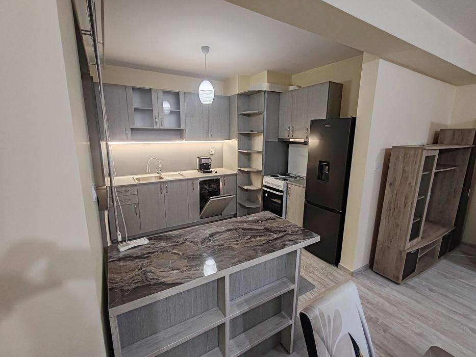 ОТ СОБСТВЕНИК!!!Тристаен апартамент с гараж под наем  в жк Остромила