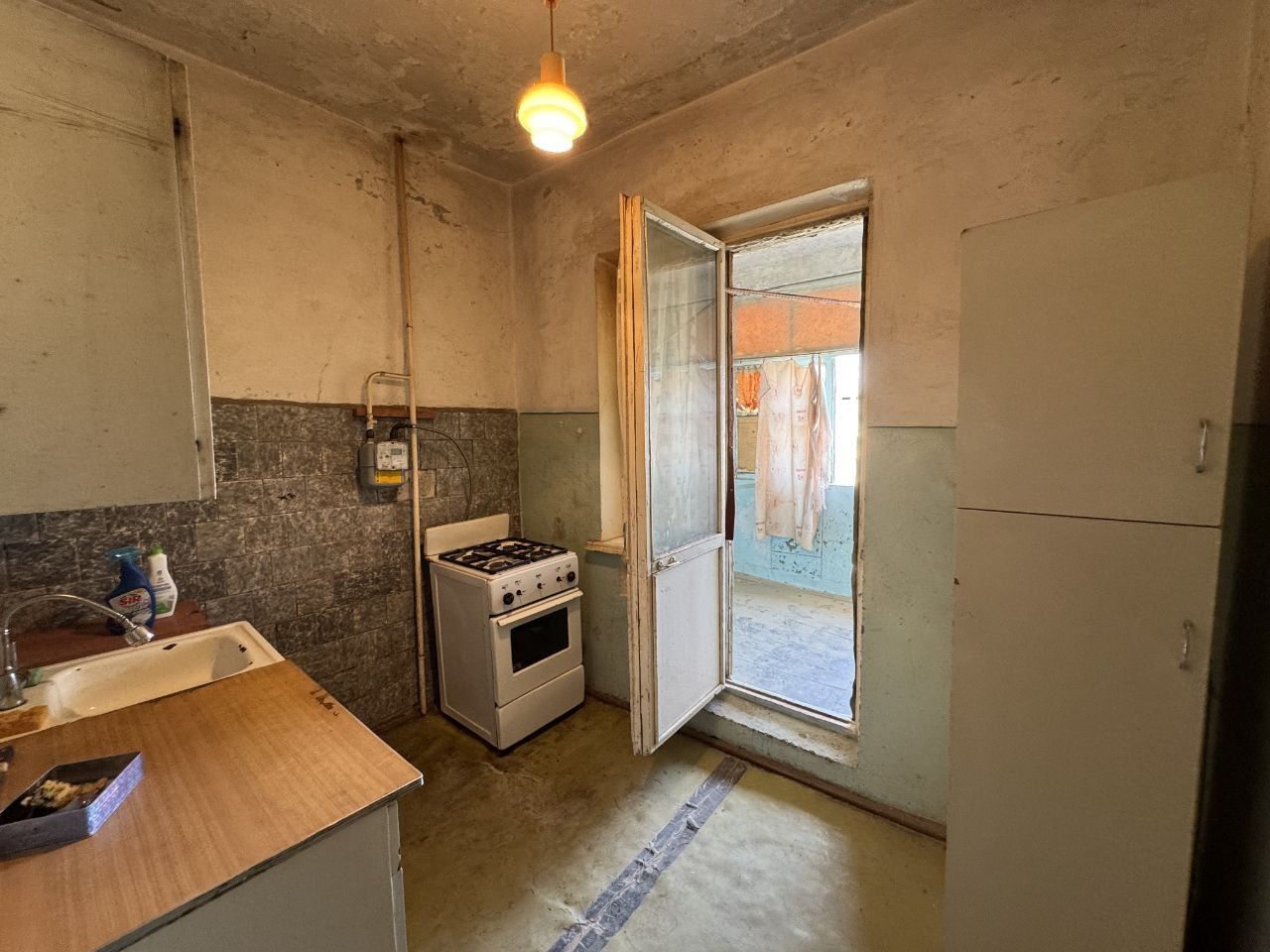 3 xonalik 4 etaj 5 mikrayon UGLAVOY
6 metrli balkon Bez remont
IKILAMC