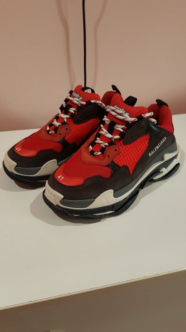 Vând sau schimb Balenciaga triple s 100% originali [autentici]