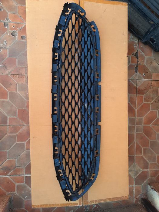 Grila radiator bara fata ford fiesta st  an fabricație 2018-2024