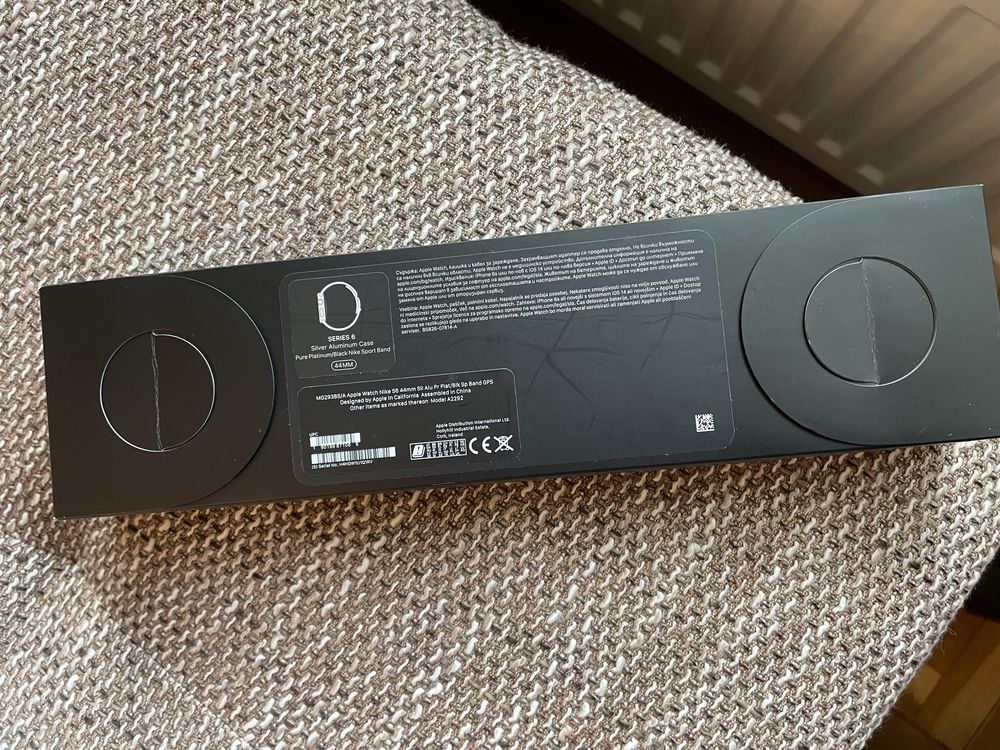Apple Watch Series 6 GPS, Silver Aluminium 44mm NIKE Edition + подарък