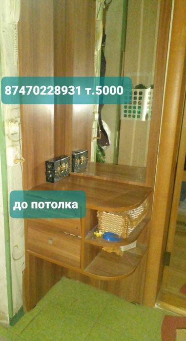 В прихожку с зеркалом и полочкой