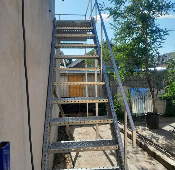 Scări metalice galvanizate