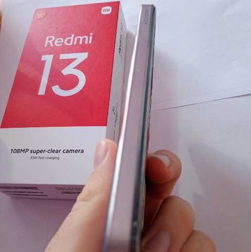 Чисто нов смартфон Xiaomi Redmi 13, 8GB RAM, 256GB