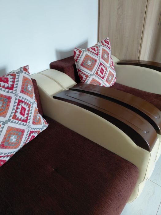 Se dau spre vanzare doua fotolii