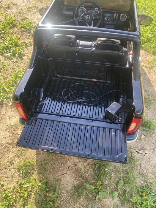 Двуместен акумулаторен джип